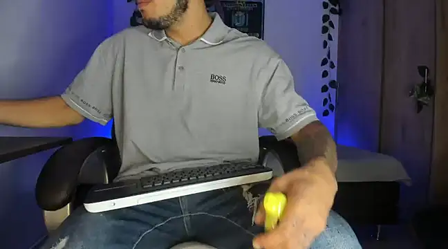 Snapshot of mikee_scooth chatting on March 14, 2025, 2:20 am mikee scooth online show from March 14, 2025, 2:20 am