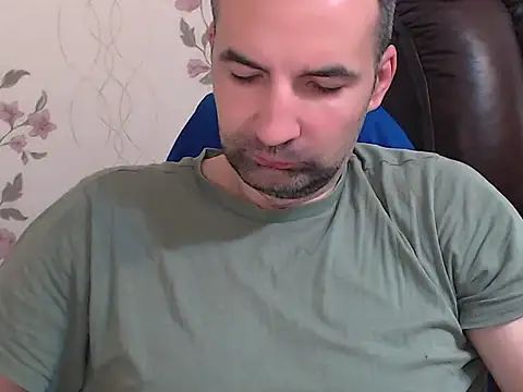 Snapshot of Leo_1617 chatting on May 15, 2026, 6:42 am Leo 1617 online show from May 15, 2026, 6:42 am