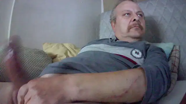 amylrmm1903 online show from October 12, 2025, 3:11 pm