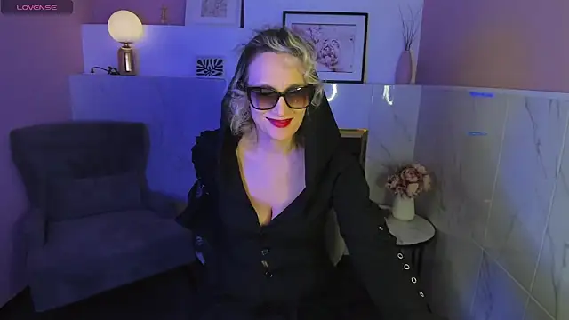 Queen Anna  online show from January 23, 2025, 4:48 pm