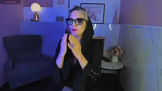 Queen Anna  online show from January 23, 2025, 7:51 pm