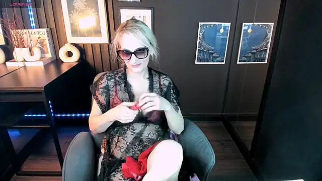 Snapshot of Queen_Anna_ chatting on May 1, 2026, 1:26 pm Queen Anna online show from May 1, 2026, 1:26 pm