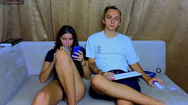 Snapshot of do_u_know_them chatting on January 3, 2025, 9:47 am do u know them online show from January 3, 2025, 9:47 am