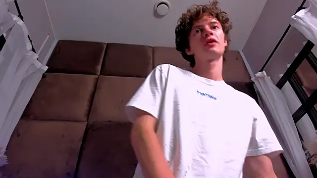 Snapshot of LukeSweet chatting on May 14, 2026, 1:07 pm LukeSweet online show from May 14, 2026, 1:07 pm
