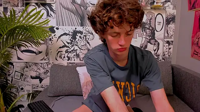 Snapshot of LukeSweet chatting on June 3, 2026, 1:46 pm LukeSweet online show from June 3, 2026, 1:46 pm