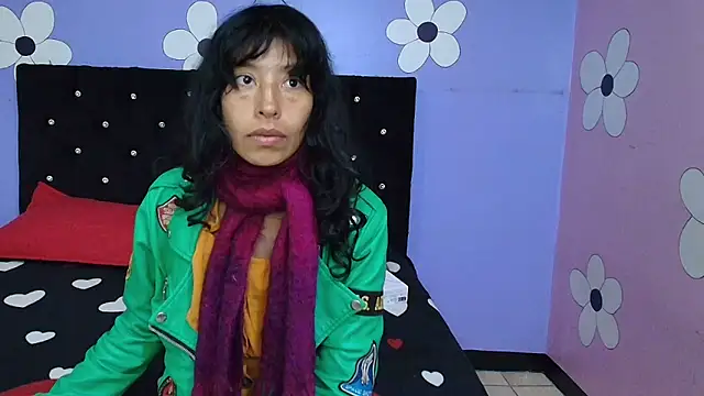 karolinee 66  online show from March 5, 2026, 3:57 am