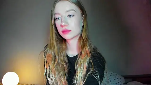 minidivaa  online show from April 13, 2026, 9:31 pm