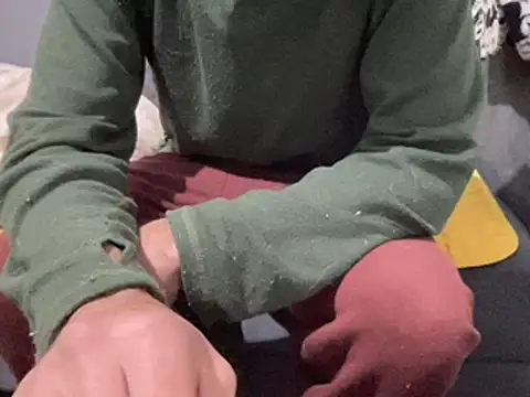 4small4inchlol online show from February 8, 2025, 7:49 pm