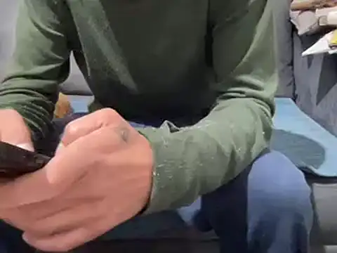 4small4inchlol online show from March 10, 2025, 5:29 pm