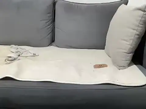 4small4inchlol online show from March 19, 2025, 5:17 pm