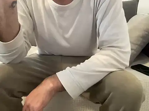 4small4inchlol online show from March 7, 2026, 12:57 pm