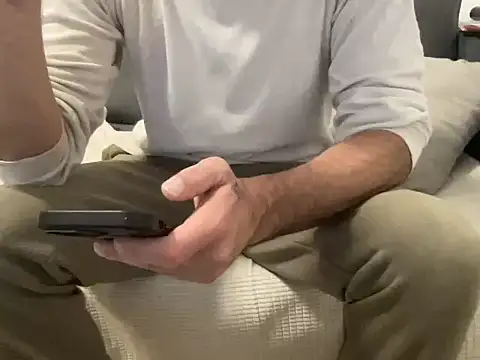 4small4inchlol online show from March 19, 2026, 7:51 pm