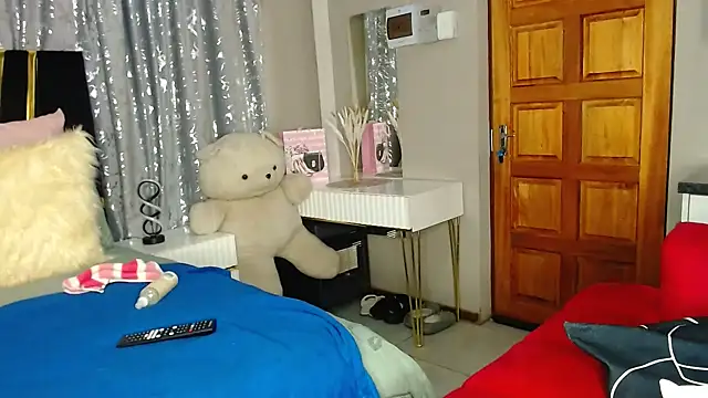 Snapshot of MissBigNipples chatting on May 6, 2026, 3:35 am MissBigNipples online show from May 6, 2026, 3:35 am