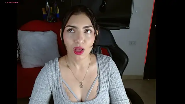 Snapshot of Carolaine69_ chatting on July 9, 2026, 1:37 pm Carolaine69 online show from July 9, 2026, 1:37 pm