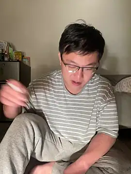 Snapshot of YoY-man chatting on January 17, 2025, 9:49 am YoY-man online show from January 17, 2025, 9:49 am