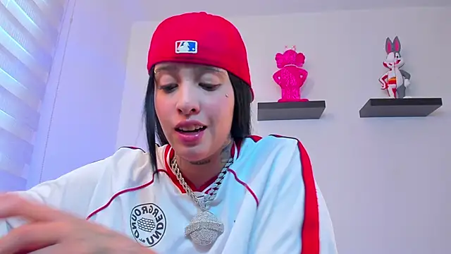 Snapshot of Gangster_Girl chatting on December 24, 2024, 1:50 pm Gangster Girl online show from December 24, 2024, 1:50 pm
