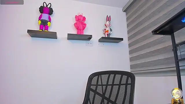 Gangster Girl online show from April 7, 2026, 4:35 am