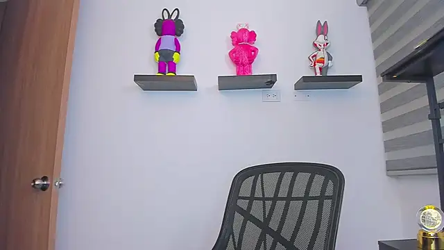 Gangster Girl online show from April 24, 2026, 4:37 am