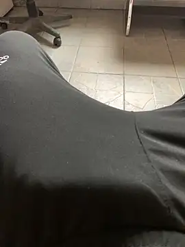 Snapshot of nik99xxx chatting on January 13, 2025, 12:35 pm nik99xxx online show from January 13, 2025, 12:35 pm