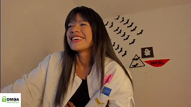 meganthompsonn22 online show from October 28, 2025, 7:23 am