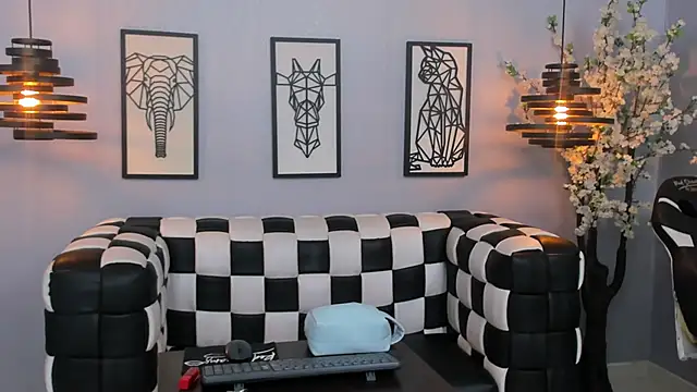 Snapshot of SARAFOXX_ chatting on December 18, 2024, 2:06 pm SARAFOXX online show from December 18, 2024, 2:06 pm