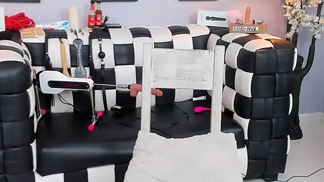 Snapshot of SARAFOXX_ chatting on December 19, 2024, 8:55 pm SARAFOXX online show from December 19, 2024, 8:55 pm