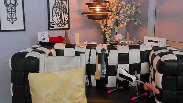 Snapshot of SARAFOXX_ chatting on December 22, 2024, 5:53 pm SARAFOXX online show from December 22, 2024, 5:53 pm