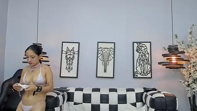 Snapshot of SARAFOXX_ chatting on February 1, 2025, 11:43 am SARAFOXX online show from February 1, 2025, 11:43 am