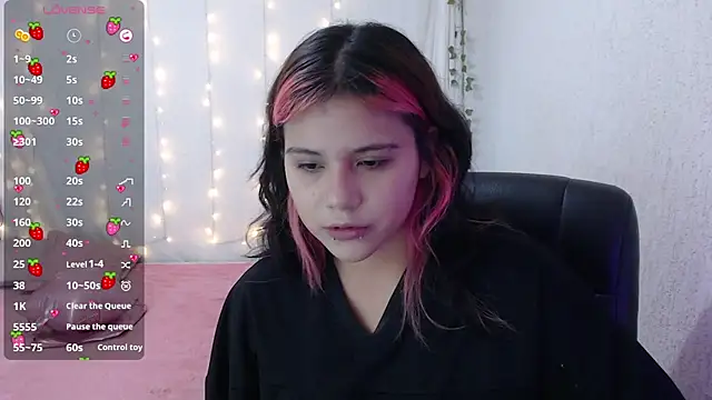 mixie cute online show from January 19, 2025, 6:32 pm