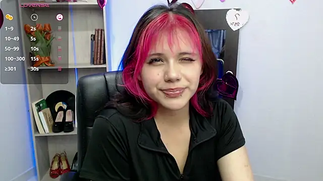 mixie cute online show from February 20, 2025, 8:14 pm