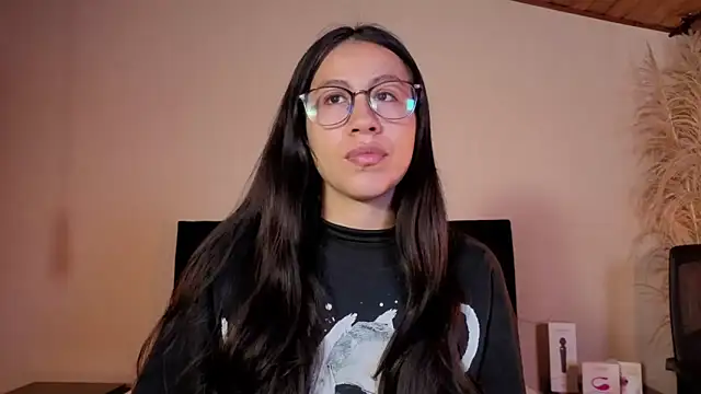 EmiGomez  online show from May 29, 2026, 1:20 pm