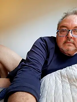 bluangelo online show from November 28, 2025, 1:36 pm