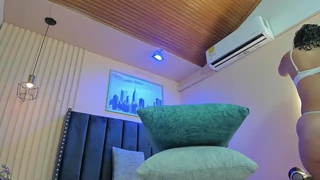 viiolett lee online show from February 26, 2026, 8:08 pm