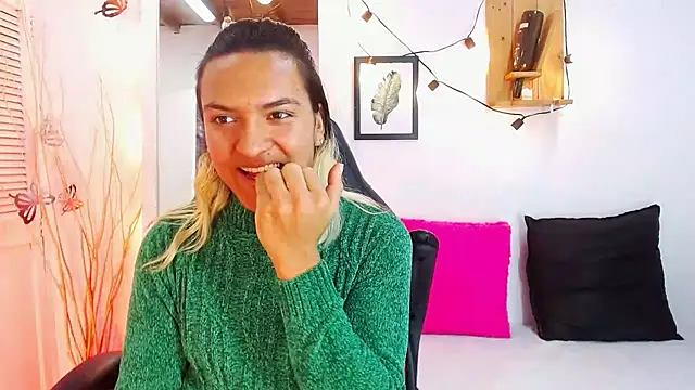 aslyhernandez 7 online show from January 29, 2025, 11:51 am