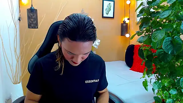 aslyhernandez 7 online show from September 18, 2025, 12:18 pm