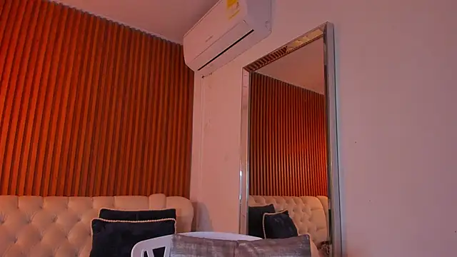 Snapshot of RosarioCruzz chatting on March 5, 2026, 12:12 pm RosarioCruzz online show from March 5, 2026, 12:12 pm