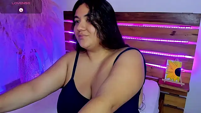 Snapshot of nadine_russo chatting on May 12, 2026, 11:35 pm nadine russo online show from May 12, 2026, 11:35 pm
