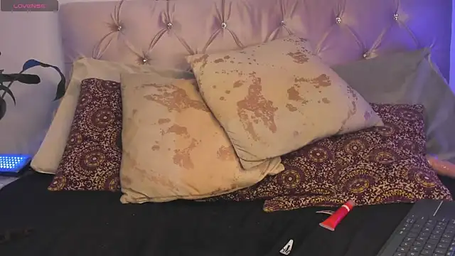 Snapshot of Redpandaa_ chatting on January 30, 2025, 8:11 am Redpandaa online show from January 30, 2025, 8:11 am