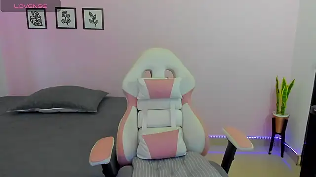 sophie pazz online show from April 10, 2026, 9:19 pm