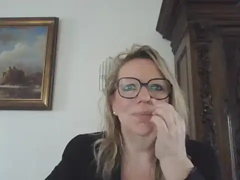 Silkesquirt online show from December 3, 2024, 9:33 am