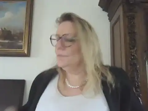 Silkesquirt online show from January 21, 2025, 1:22 pm