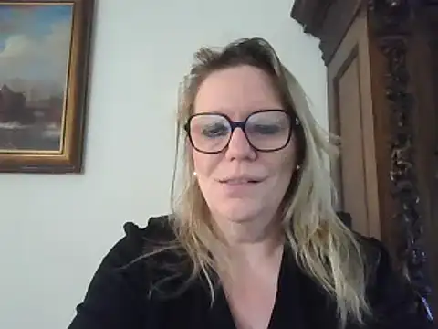 Silkesquirt online show from February 17, 2025, 11:13 am