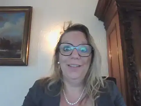 Silkesquirt online show from February 27, 2025, 8:17 am
