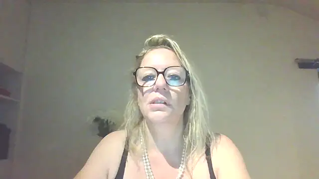 Silkesquirt online show from September 17, 2025, 6:48 am