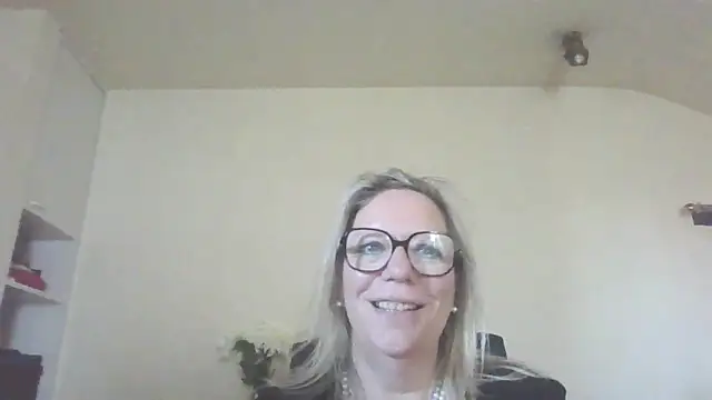Silkesquirt online show from September 19, 2025, 7:32 am
