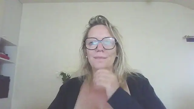 Silkesquirt online show from September 21, 2025, 8:27 am