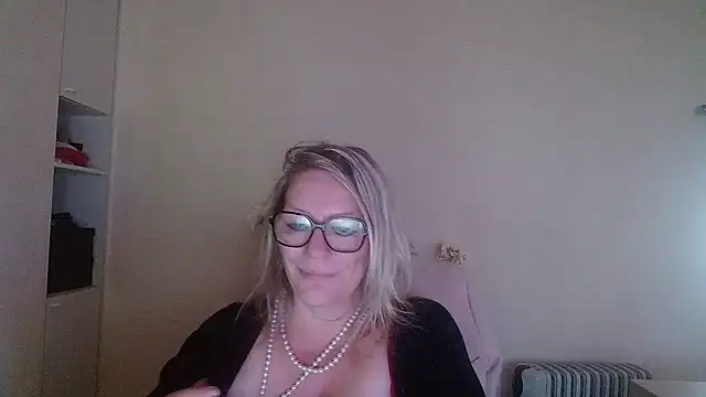 Silkesquirt online show from October 13, 2025, 7:41 am