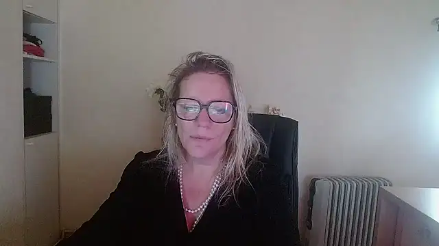 Silkesquirt online show from October 15, 2025, 7:19 am