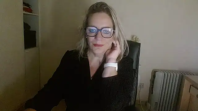 Silkesquirt online show from October 23, 2025, 6:56 am