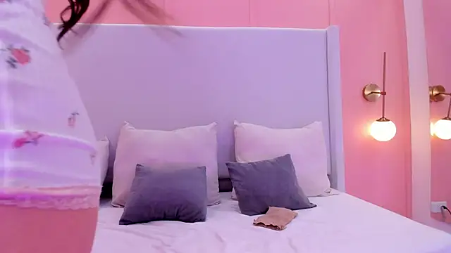 shaina vasquez online show from February 9, 2026, 1:53 am